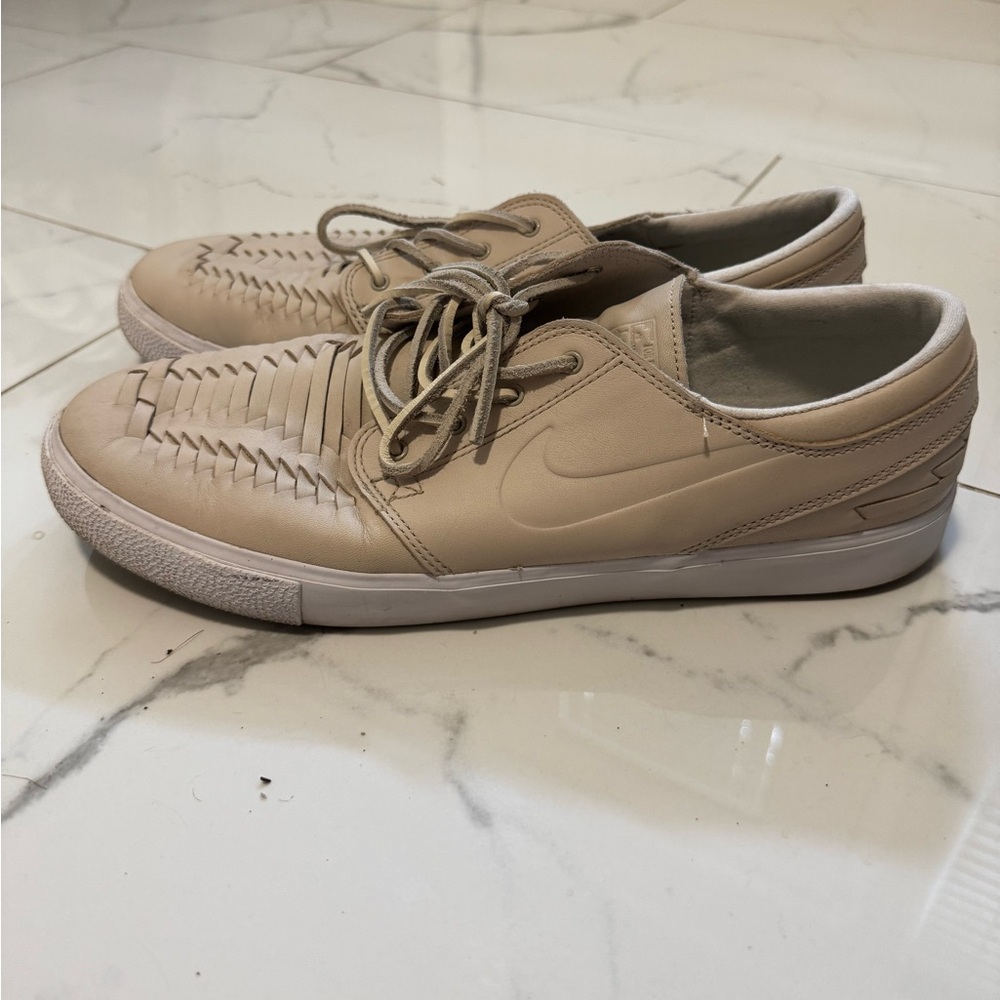 Nike Beige Men's Sneakers